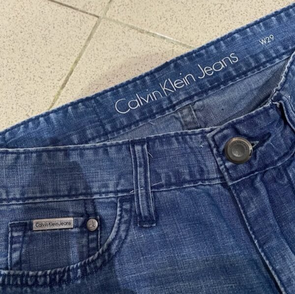 Celana Pendek Pria Calvin Klein Size 29 - Gambar 2